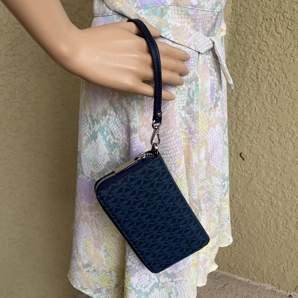 Michael Kors Jet Set Travel Lg Flat Multifunctional Phone Case-Wristlet-Wallet - Picture 6 of 16